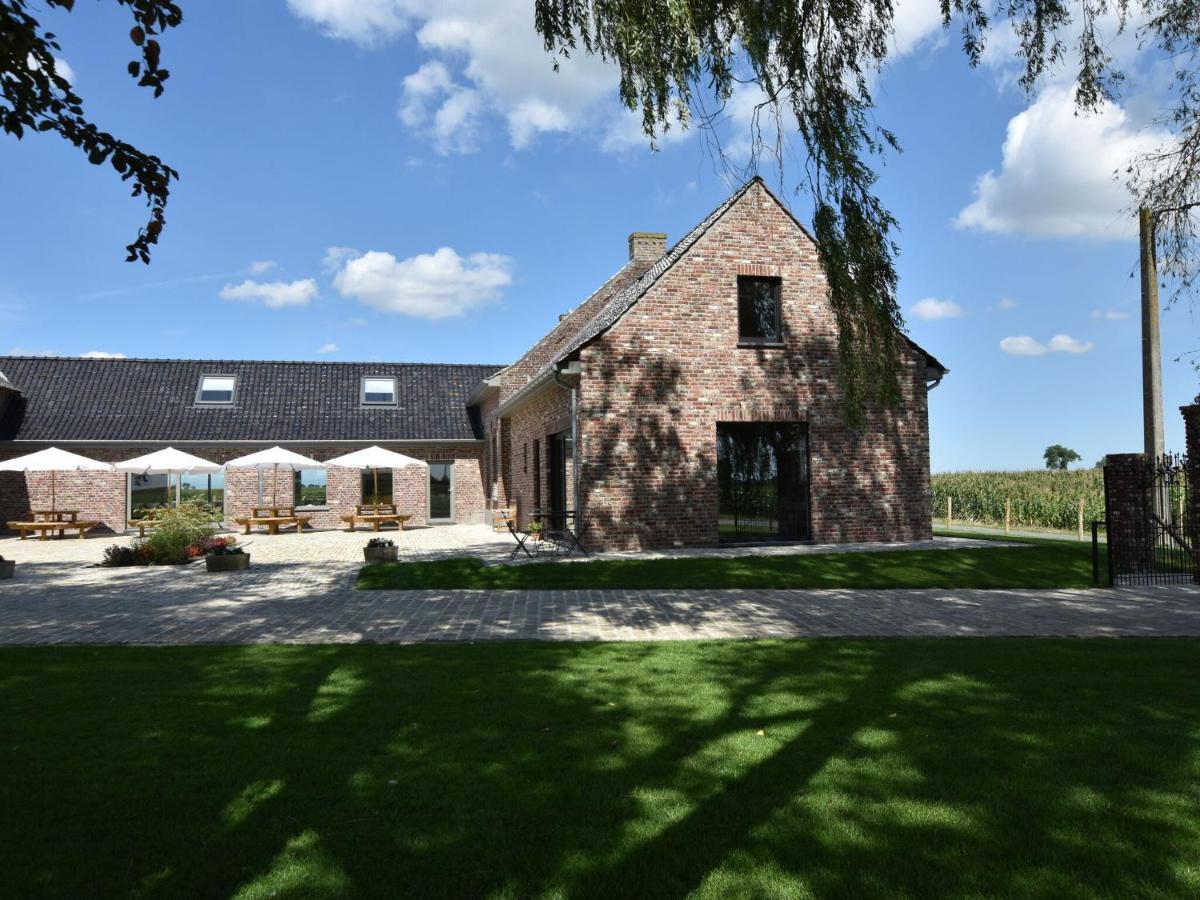 Spacious Holiday Home With Pond In Poperinge Roesbrugge-Haringe Buitenkant foto