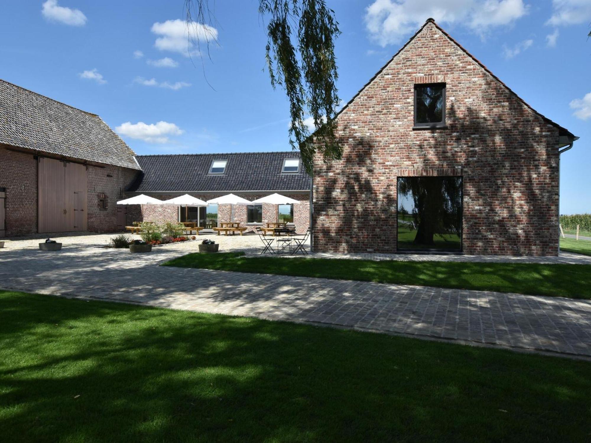 Spacious Holiday Home With Pond In Poperinge Roesbrugge-Haringe Buitenkant foto