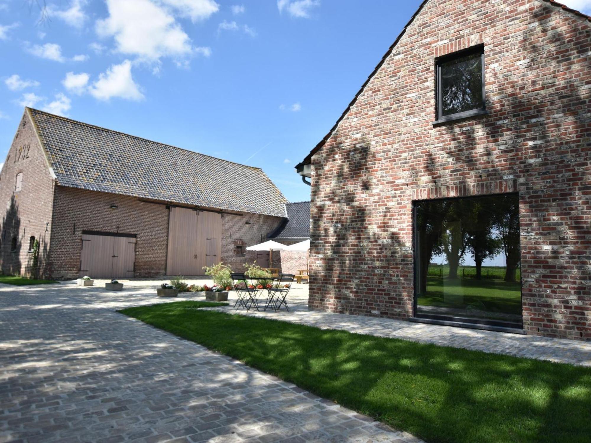 Spacious Holiday Home With Pond In Poperinge Roesbrugge-Haringe Buitenkant foto