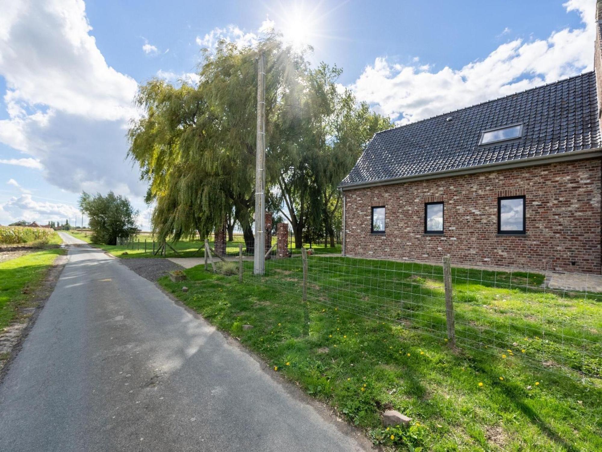 Spacious Holiday Home With Pond In Poperinge Roesbrugge-Haringe Buitenkant foto