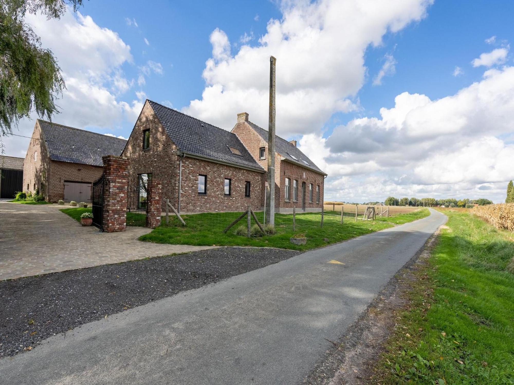 Spacious Holiday Home With Pond In Poperinge Roesbrugge-Haringe Buitenkant foto