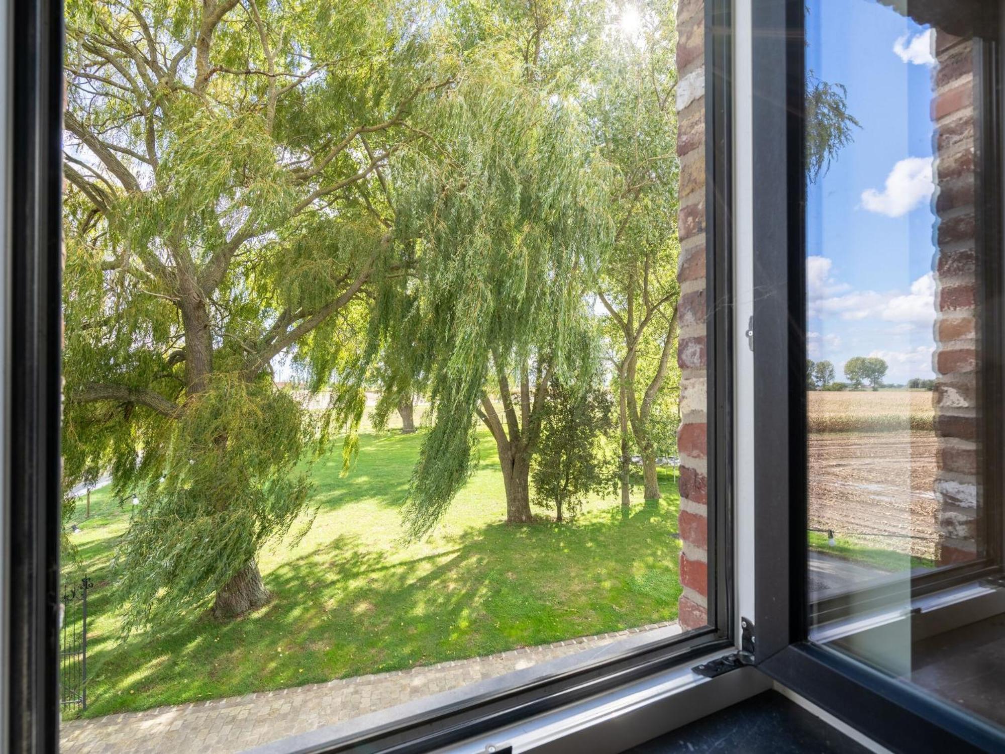 Spacious Holiday Home With Pond In Poperinge Roesbrugge-Haringe Buitenkant foto