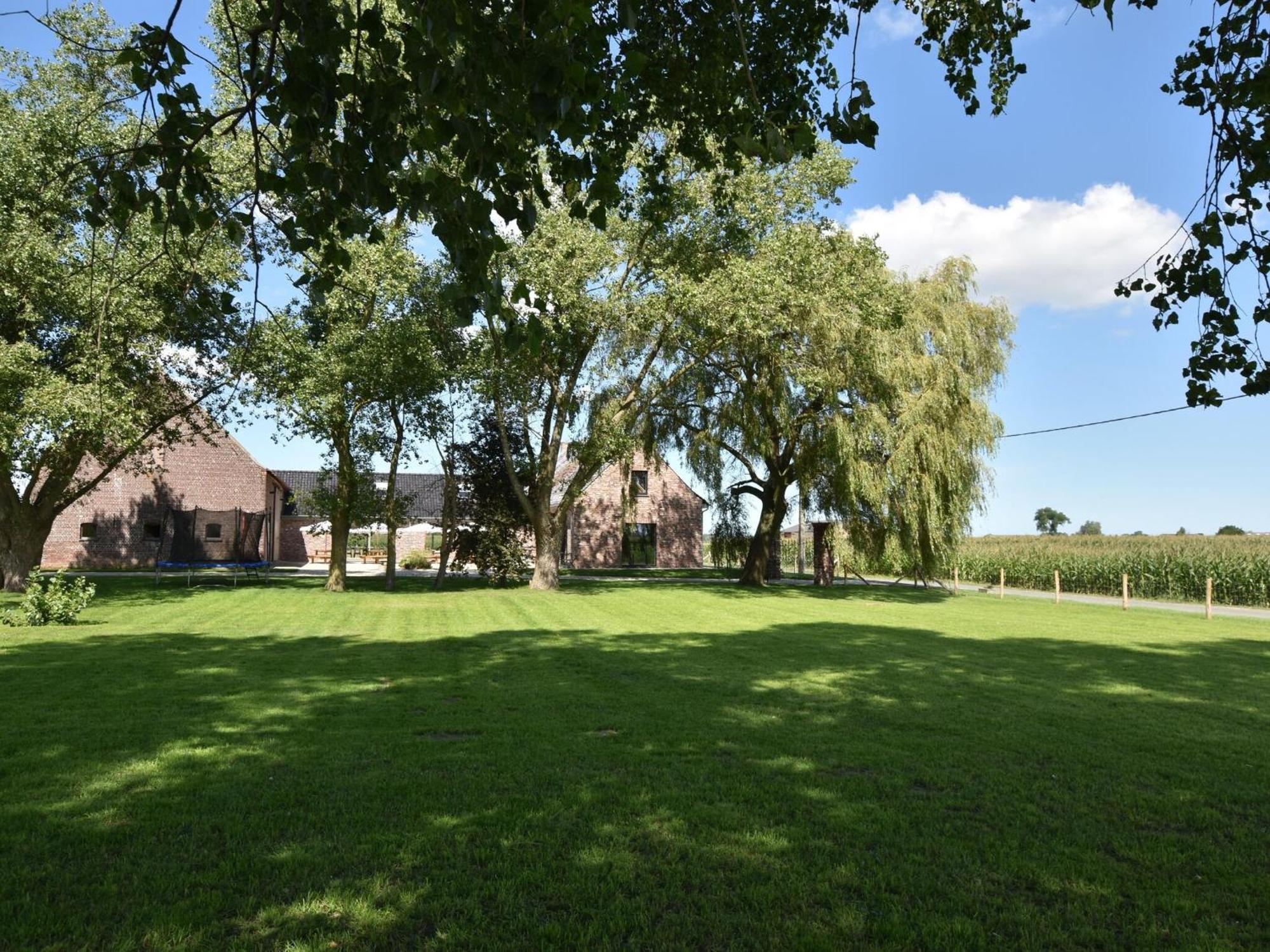 Spacious Holiday Home With Pond In Poperinge Roesbrugge-Haringe Buitenkant foto